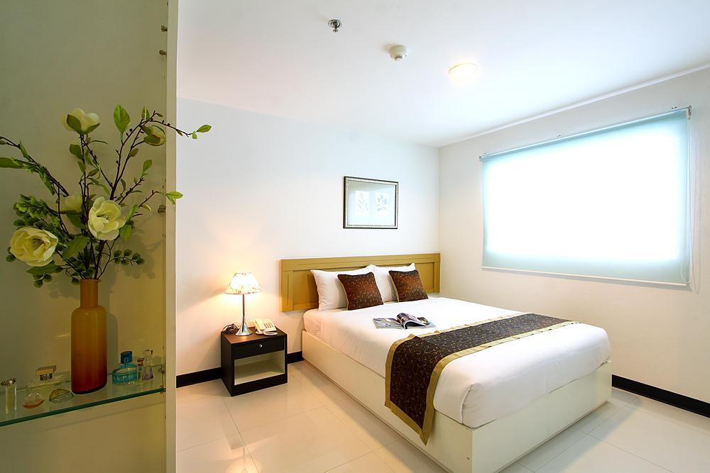 Laurel Suite Банкок Стая снимка